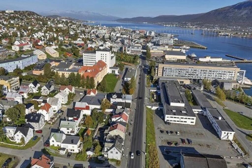 In The Heart Of The Aurora Borealis - Tromso City Экстерьер фото